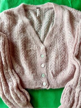 Free People Amelia Alpaca Blend Moon Pink V-Neck Button Cropped Cardigan